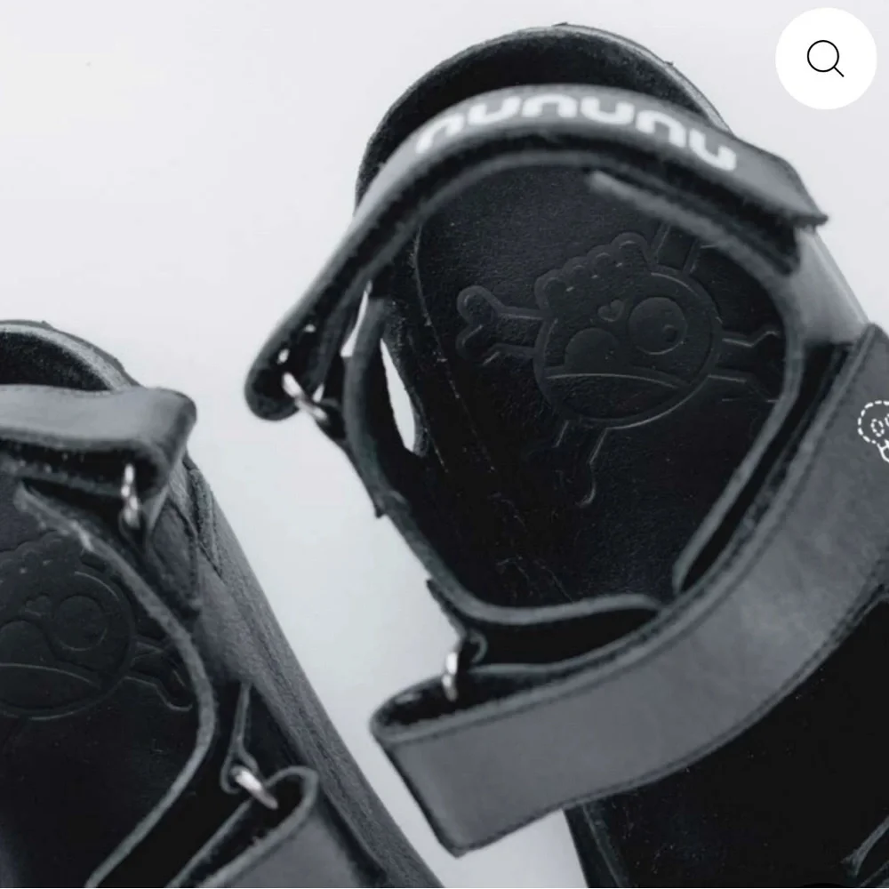 nununu stylish black